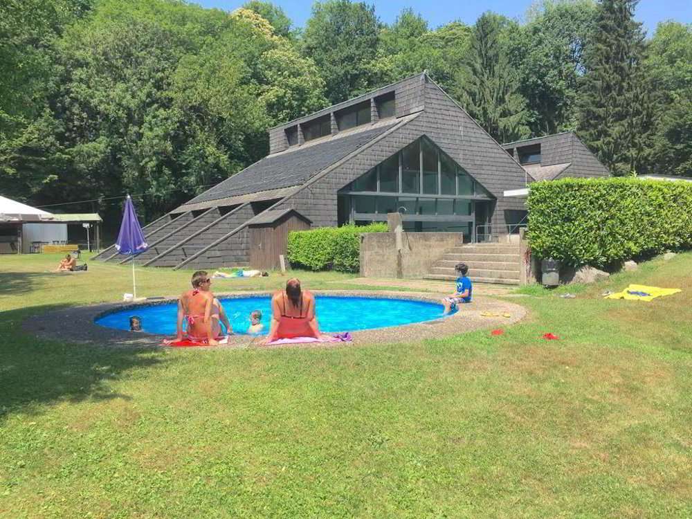 STRUTTURA TURISTICA CON RISTORANTE E PISCINA NEL MALCANTONE