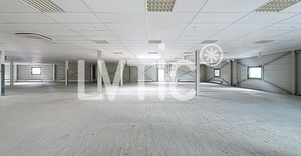 Showroom, bureaux, locaux de 1665 m² divisibles à louer à Conthey - Mehr