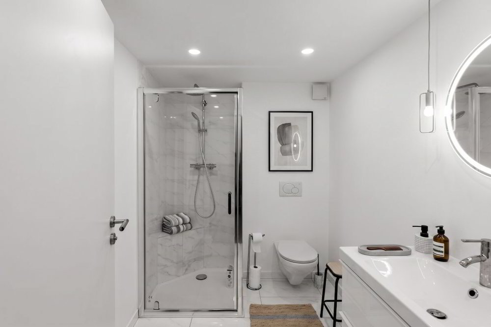 5.5 rooms House to buy in Luins - image 1/13