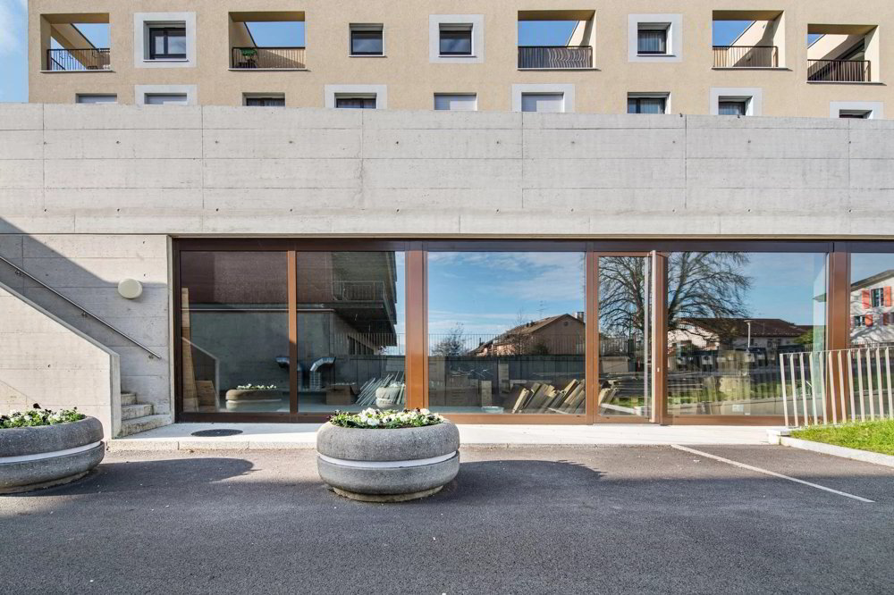 Spacious 212 m² Arcade for Rent in Satigny, Switzerland - Ansicht 2