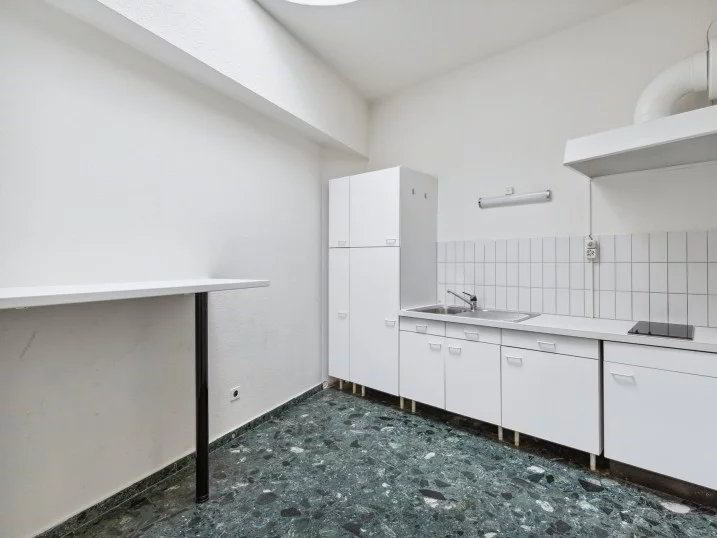 null rooms Office & Commercial for rent in Lausanne - image 1/11