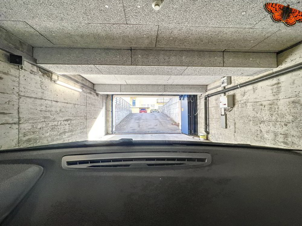 FRIBOURG – Parkplatz Auto Innenraum - Ansicht 3
