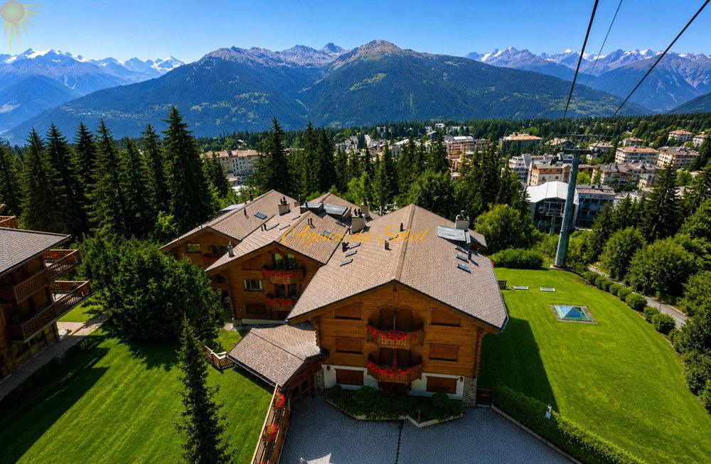 4 rooms Apartment to buy in Crans-Montana - image 1/13