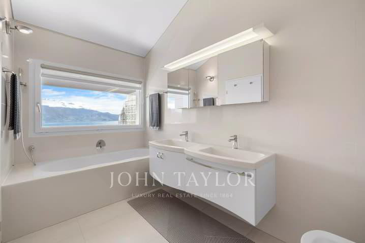 7.5 rooms House to buy in Chailly-Montreux - image 1/13