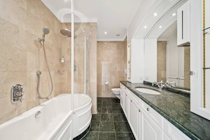 20 rooms House to buy in Chardonne - image 1/13
