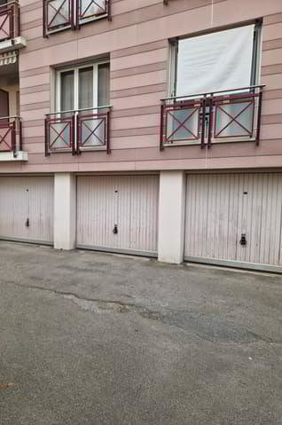 null rooms Car park, garage for rent in Losanna - image 1/2