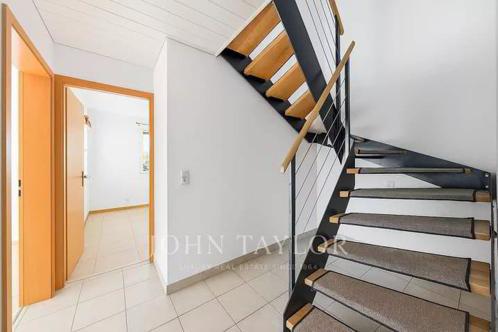 6.5 rooms House to buy in Crans-près-Céligny - image 1/13