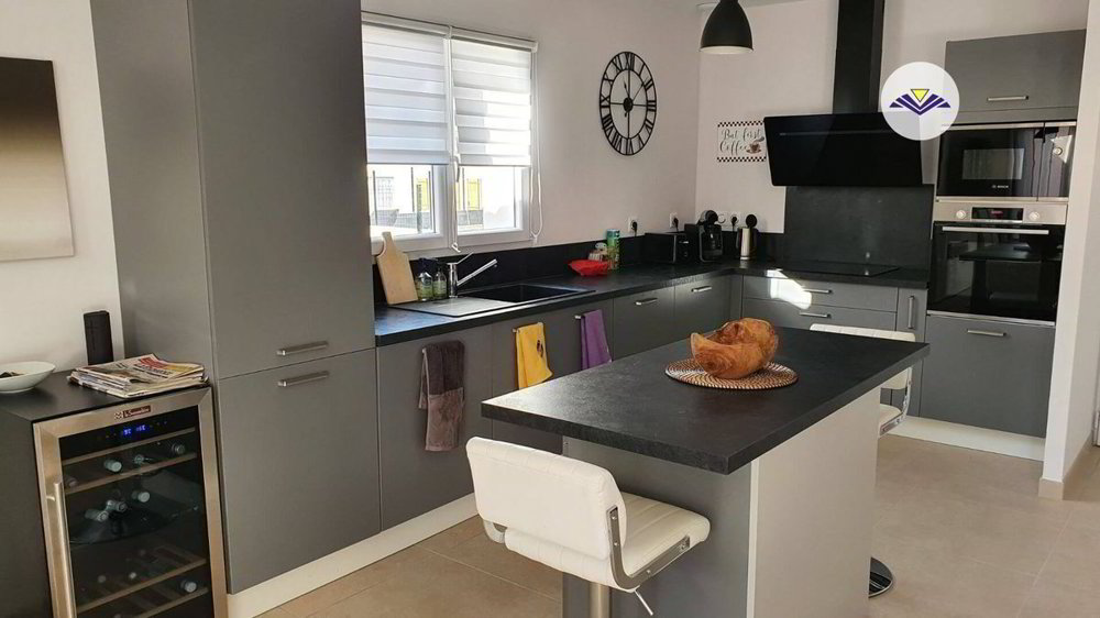5 rooms House to buy in Givrins - image 1/5