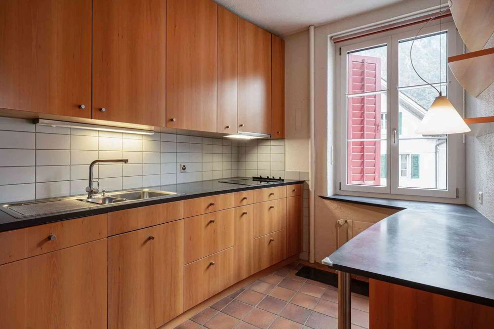 3 rooms Office & Commercial for rent in Glarus - image 1/6