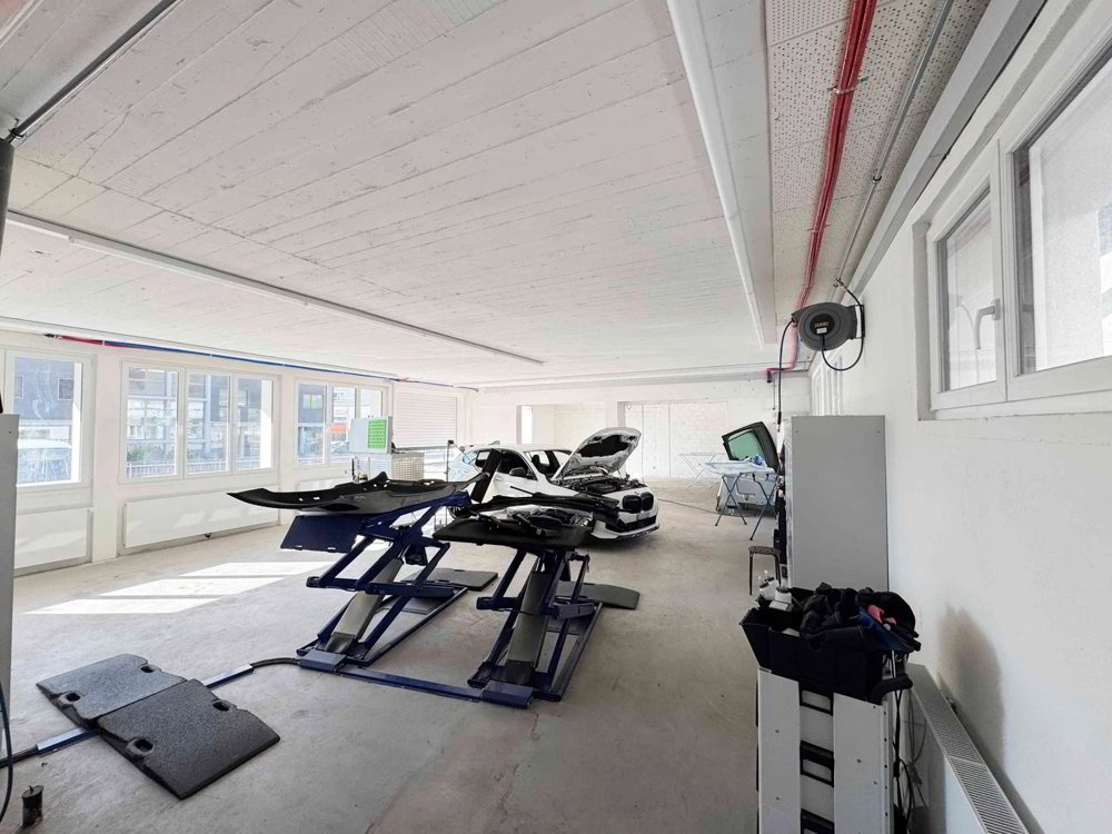 Halle mit Aufenthaltsraum, Badezimmer und Küche - Ansicht 4