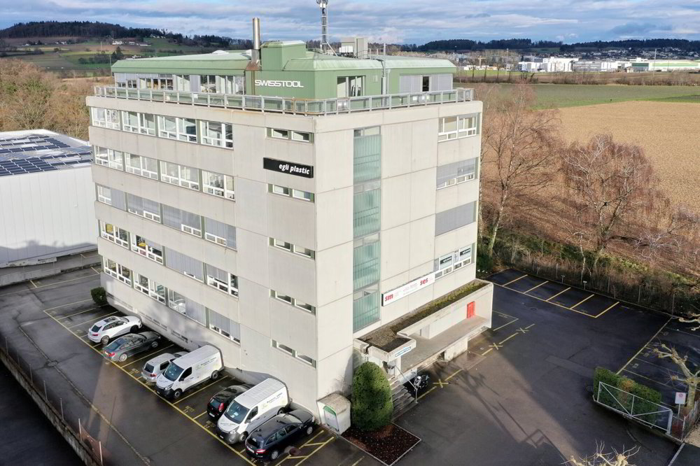 Stolze Gewerbeliegenschaft in Dällikon