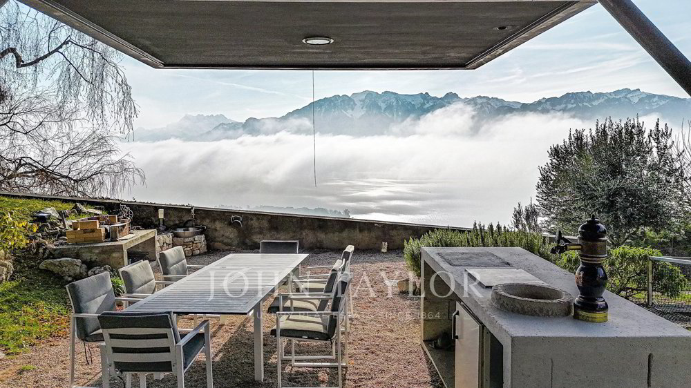 6 rooms House to buy in Chardonne - image 1/12