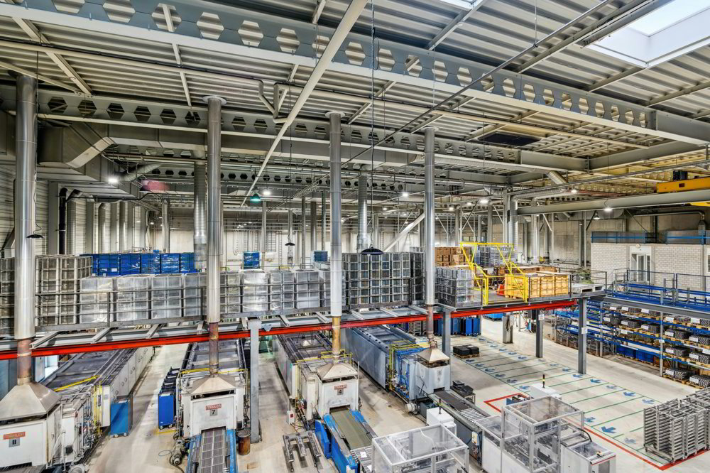 Ca. 1'500 m² grosse, 10m hohe, LKW befahrbare Industriehalle mit 8t-Kränen und hoher Bodenlast, Büro - Ansicht 2