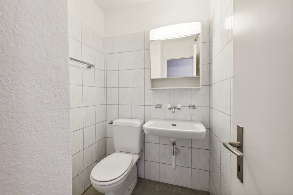 Zentrales Büro mit Balkon - Ansicht 3