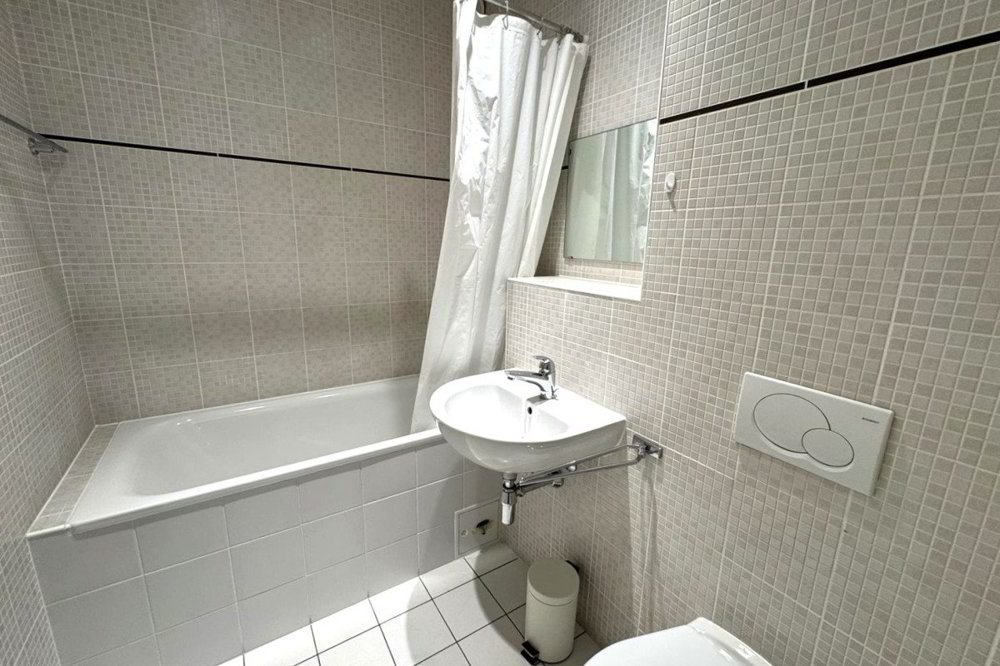 1 rooms Apartment for rent in Genève - image 1/4