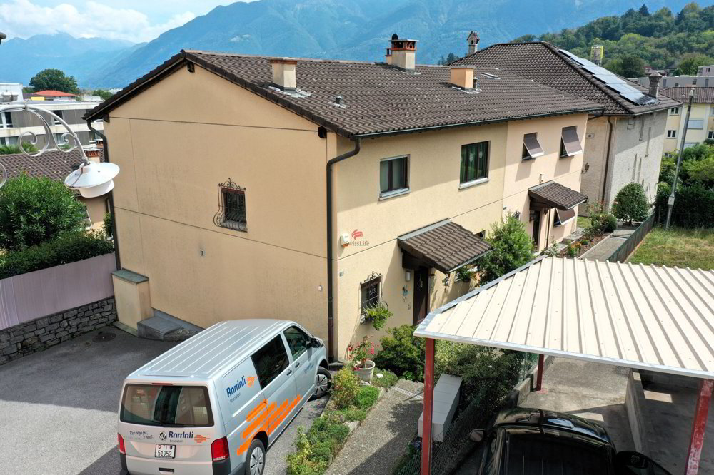 4 rooms House to buy in Losone - image 1/13