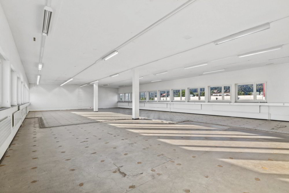 Commercial to rent in Fällanden - Mehr