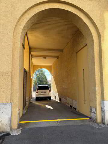 null rooms Car park, garage for rent in Neuchâtel - image 1/2
