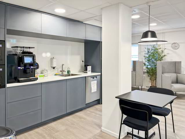 Bureau privé pour 10 à Regus Versoix Station Lakeside - Mehr