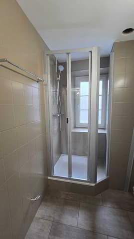2.5 Zimmer Wohnung zu vermieten in Erde - Bild 1/8