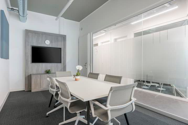 Bureau privé pour 15 à Regus iLife City - Mehr