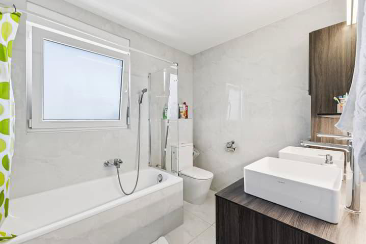7 rooms House to buy in Marin-Epagnier - image 1/12