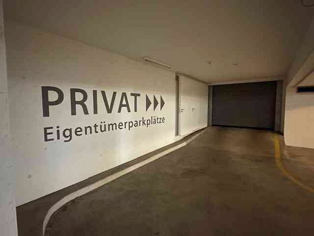 Motorrad Parkplatz in Tiefgarage - Ansicht 3