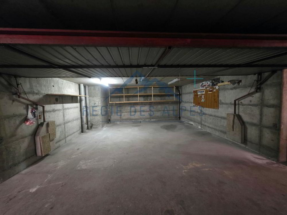null rooms Car park, garage for rent in Genf - image 1/3