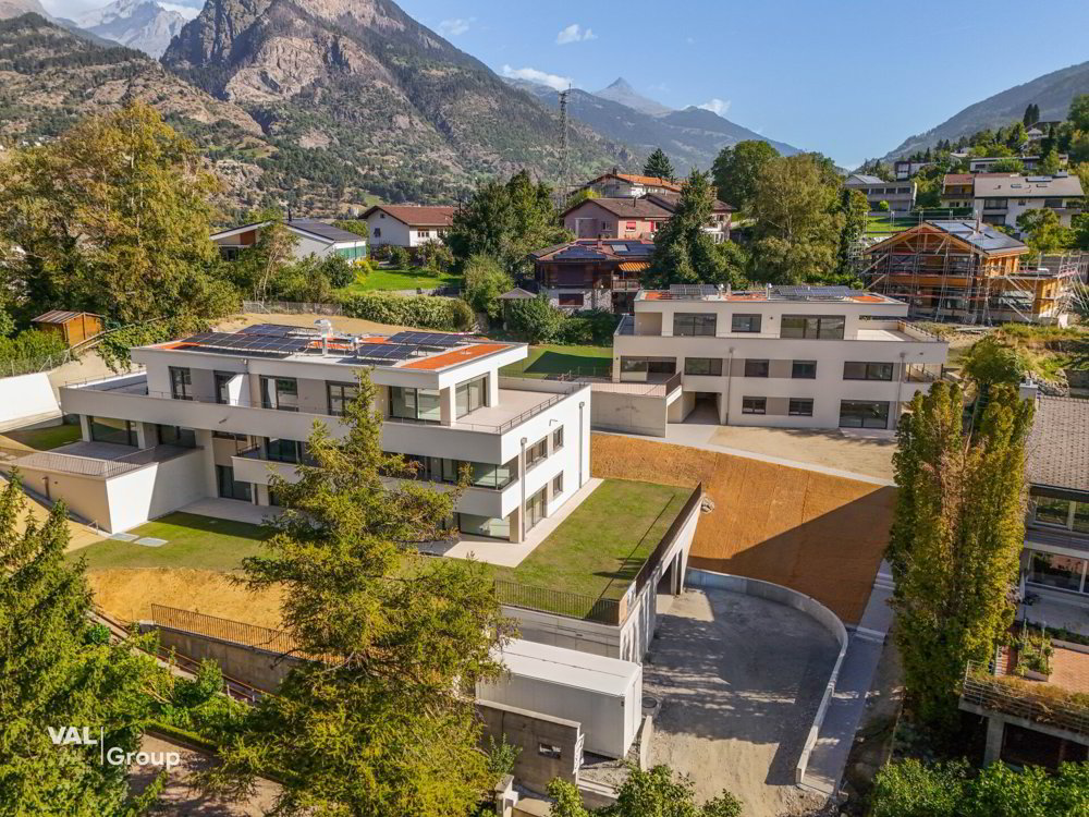 4 rooms Apartment to buy in Brig - image 1/13