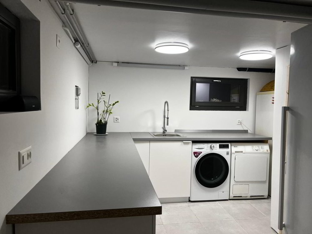 7 rooms House to buy in Grand-Lancy - image 1/13