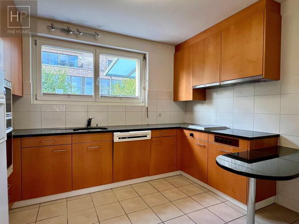 5 rooms Apartment to buy in Binningen - image 1/13