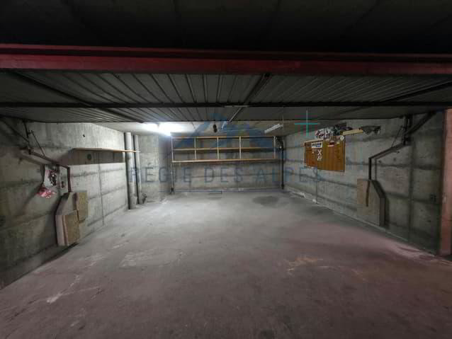 null rooms Car park, garage for rent in Ginevra - image 1/3