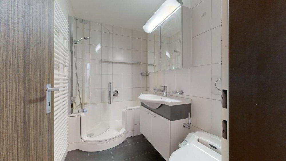2 rooms Apartment to buy in Davos Dorf - image 1/6