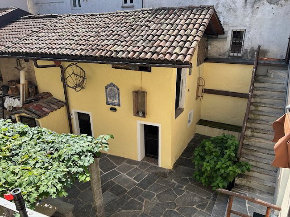 9 rooms House to buy in Pura - image 1/30