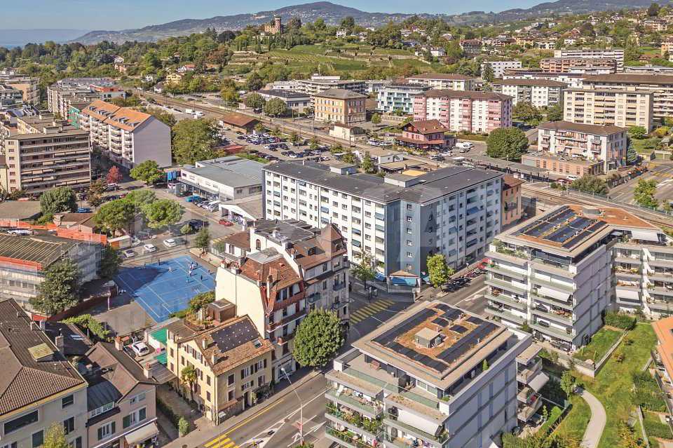 Immeuble de rendement : 2 surfaces commerciales et 4 appartements 3.5 pièces - Ansicht 3