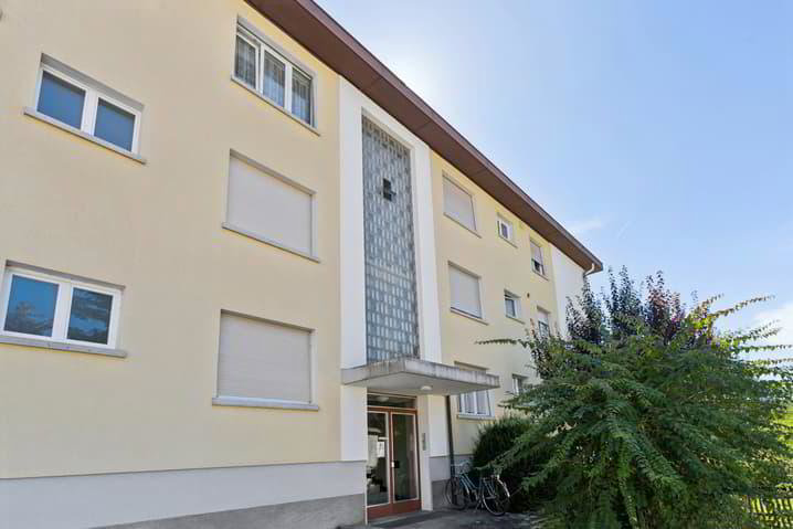 2.5 rooms Apartment to buy in Couvet - image 1/8
