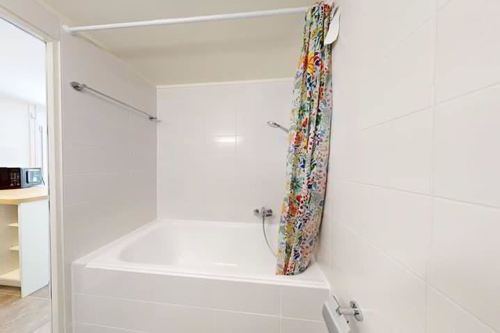 1 rooms Apartment for rent in Genève - image 1/8