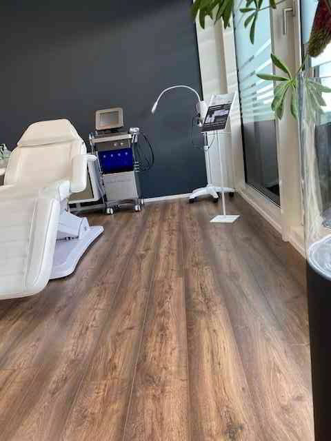 Suche Nachmieter für Kosmetikstudio - Mehr