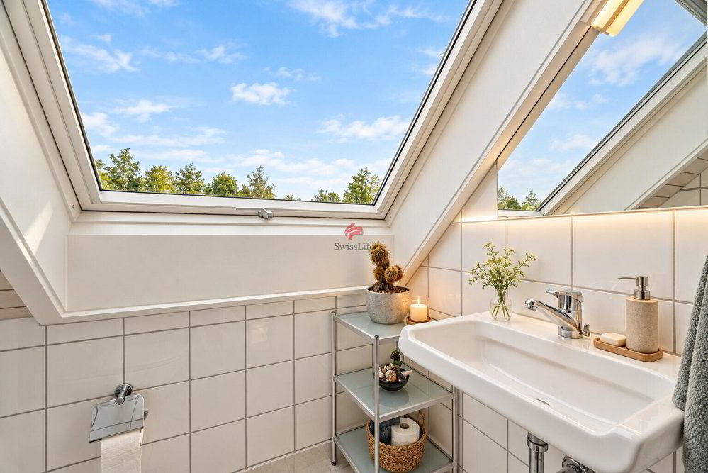 4 rooms Apartment to buy in Hombrechtikon - image 1/12