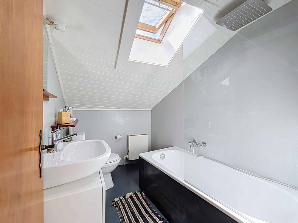 4 rooms Apartment to buy in Montreux - image 1/10