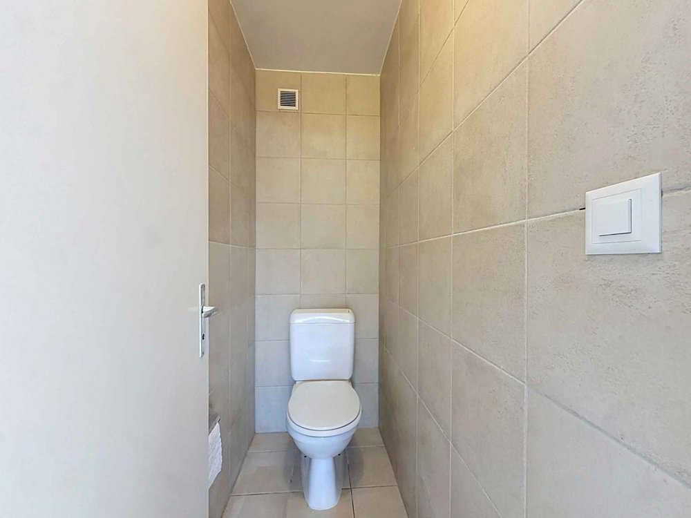 4 rooms Apartment to buy in Vevey - image 1/10