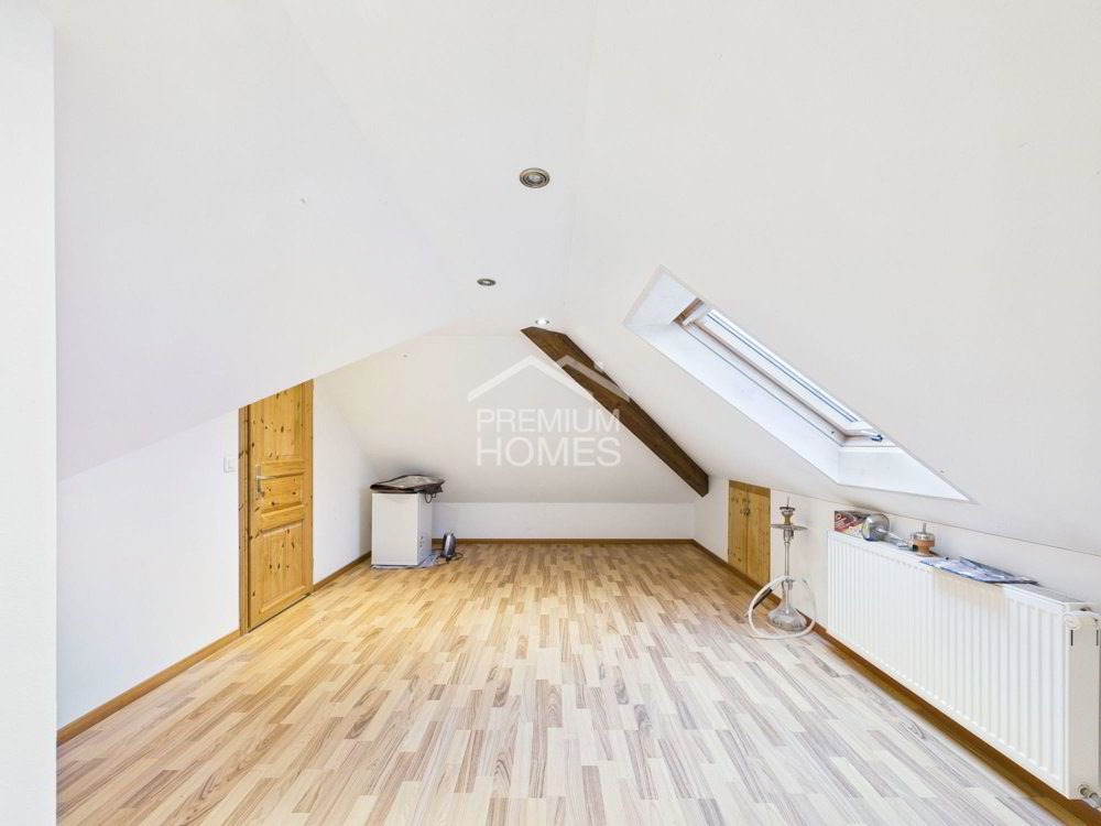 5 rooms Apartment to buy in Neuhausen am Rheinfall - image 1/6