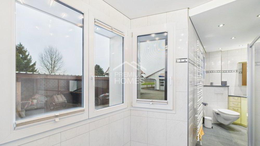 10 rooms Office & Commercial to buy in Herzogenbuchsee - image 1/13