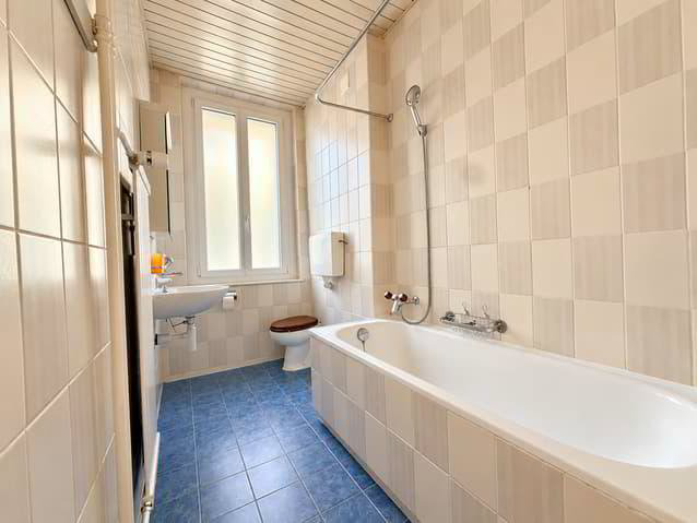 3 rooms Apartment for rent in La Chaux-de-Fonds - image 1/7