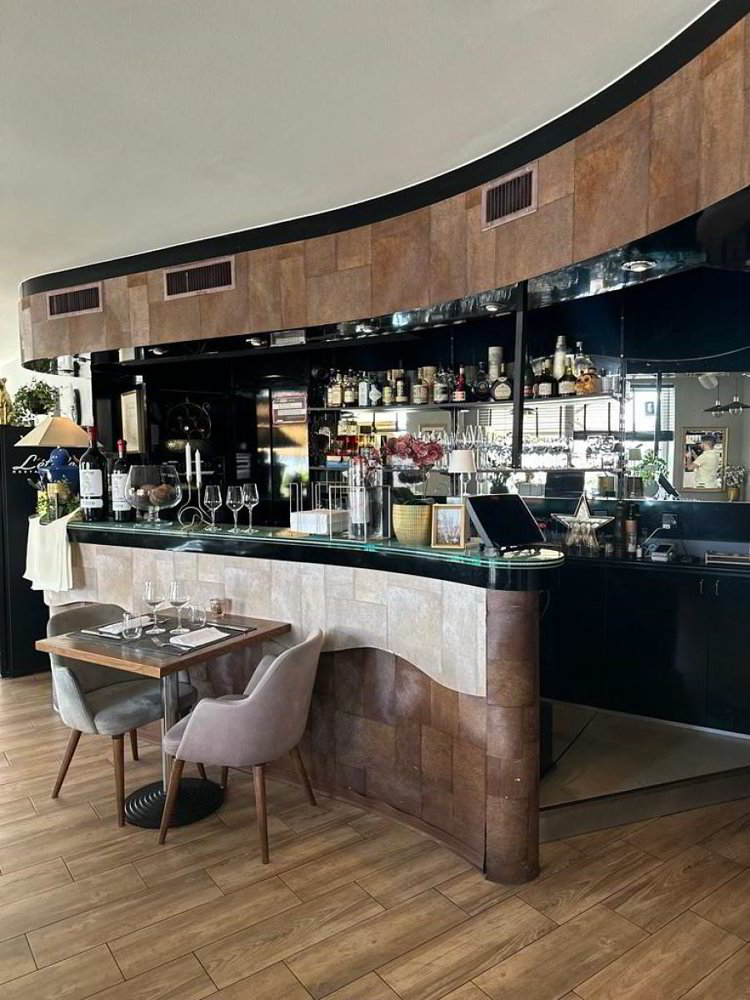 RESTAURANT AVEC FORTE ACTIVITÉ A REMETTRE