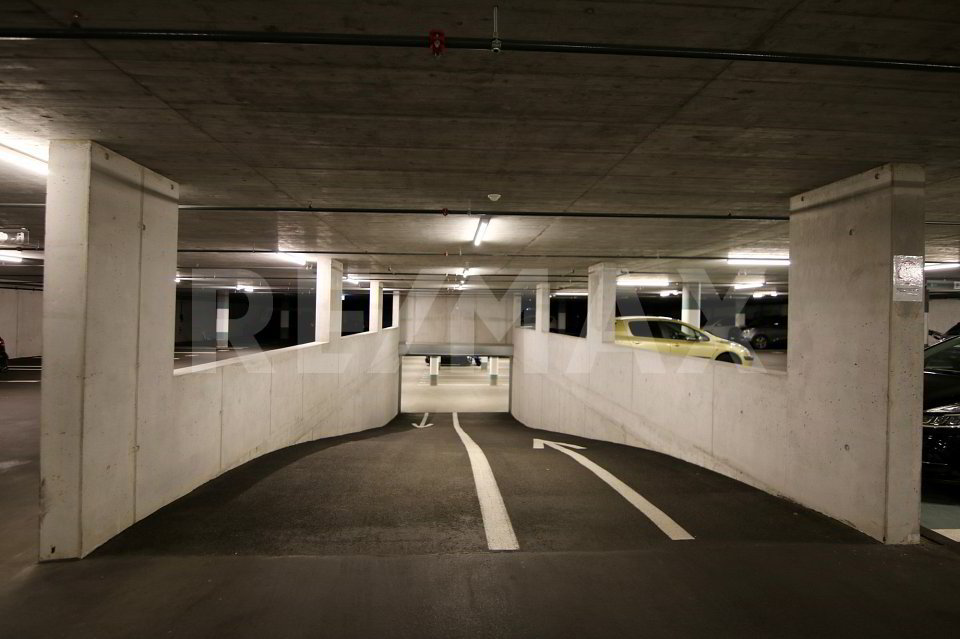 Grosszügiger Tiefgaragenparkplatz in der Überbauung Schlossbungert in Zizers - Ansicht 2
