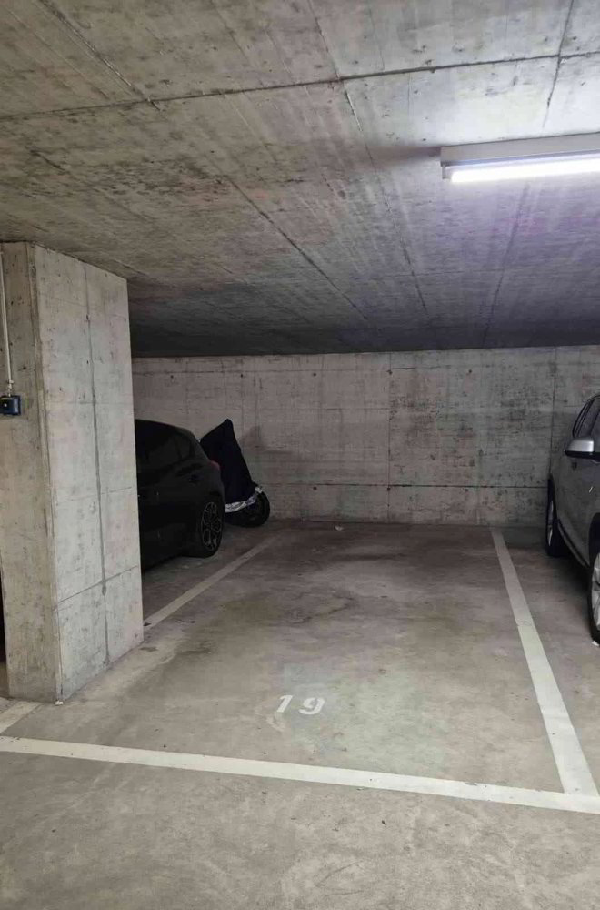 Grosszügiger Einstellplatz in einer Tiefgarage