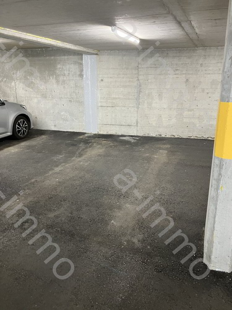 grosser Tiefgaragenparkplatz in Reinach zu verkaufen