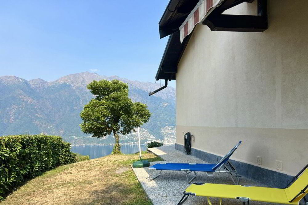 4 rooms House to buy in Caviano - image 1/13
