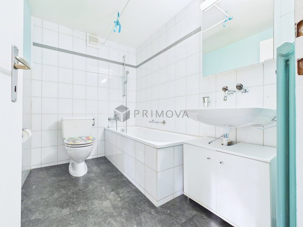 9 rooms House to buy in Bolligen - image 1/9